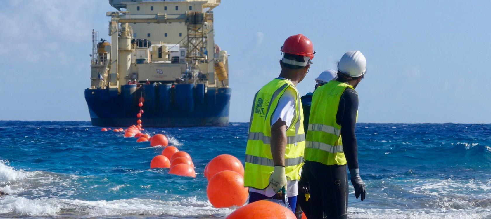 Pose d'un câble internet sous-marin