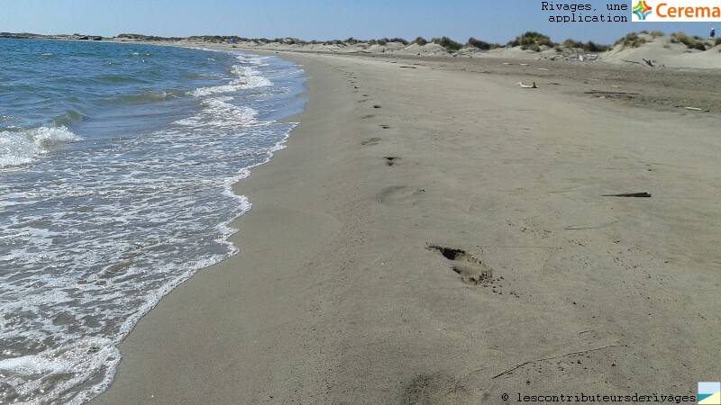 Limite de jet de rive : limite instantanée atteinte par les plus hautes vagues sur la plage après déferlement